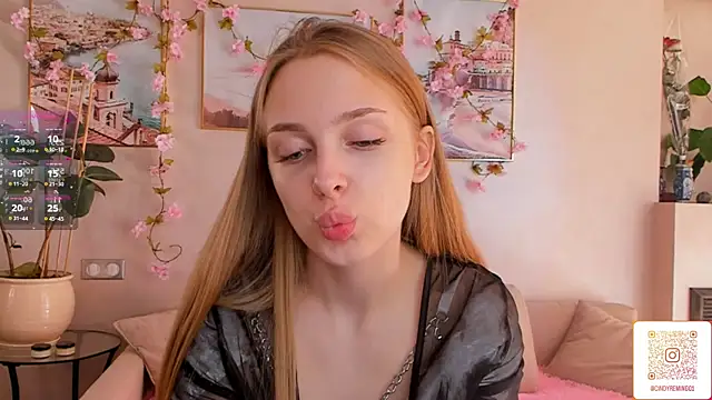 Snapshot of CindyGreen chatting on 23, 10, 2025 CindyGreen online show from 23, 10, 2025