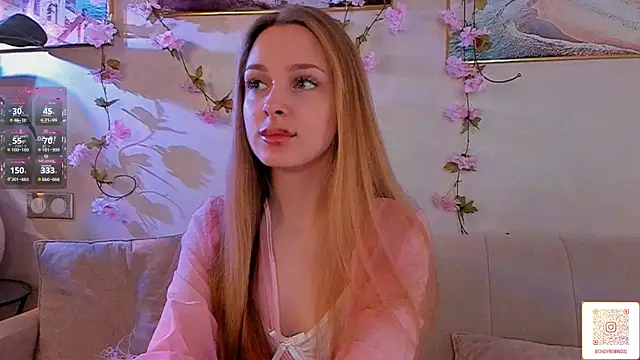 Snapshot of CindyGreen chatting on 5, 11, 2025 CindyGreen online show from 5, 11, 2025