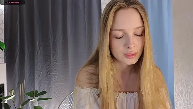 Snapshot of CindyGreen chatting on 13, 11, 2025 CindyGreen online show from 13, 11, 2025