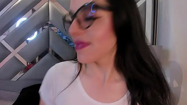 Snapshot of IsisNoir chatting on 7, 10, 2025 IsisNoir online show from 7, 10, 2025