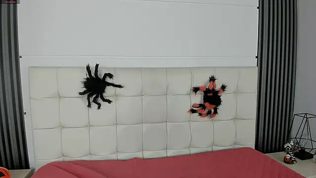 Snapshot of IsisNoir chatting on 8, 10, 2025 IsisNoir online show from 8, 10, 2025