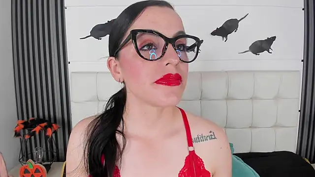 Snapshot of IsisNoir chatting on 23, 10, 2025 IsisNoir online show from 23, 10, 2025