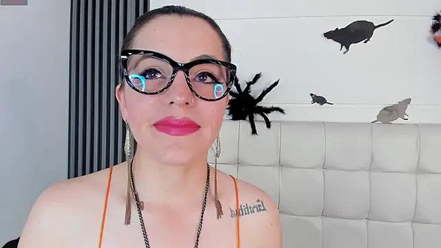 Snapshot of IsisNoir chatting on 11, 10, 2025 IsisNoir online show from 11, 10, 2025