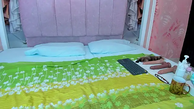 mishell lovely online show from 13, 11, 2025