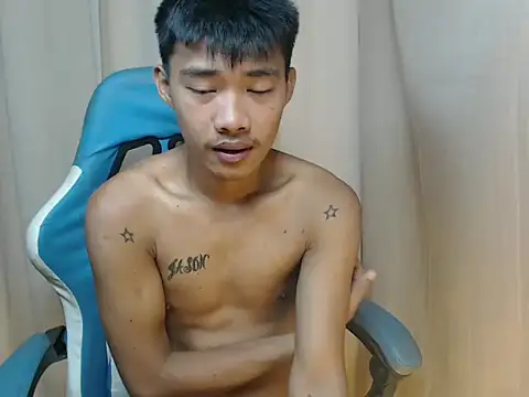 Snapshot of urasianjason chatting on 17, 12, 2025 urasianjason online show from 17, 12, 2025