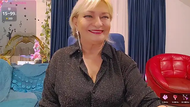 Snapshot of HypnotikCate chatting on 11, 1, 2025 HypnotikCate online show from 11, 1, 2025