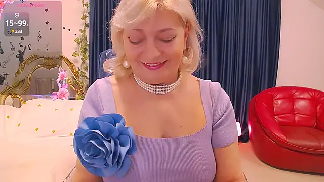 Snapshot of HypnotikCate chatting on 3, 2, 2025 HypnotikCate online show from 3, 2, 2025