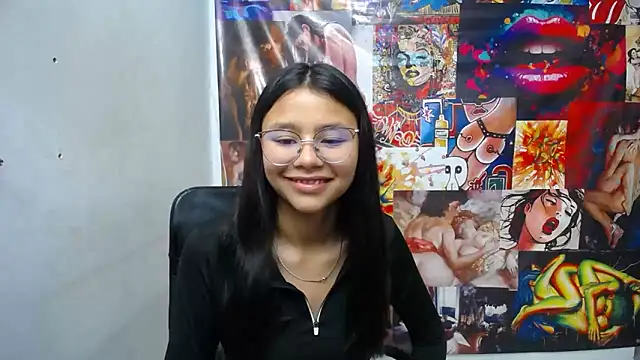 Snapshot of SofieLove_01 chatting on 25, 10, 2025 SofieLove 01 online show from 25, 10, 2025