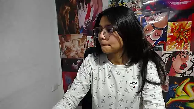 Snapshot of SofieLove_01 chatting on 4, 11, 2025 SofieLove 01 online show from 4, 11, 2025