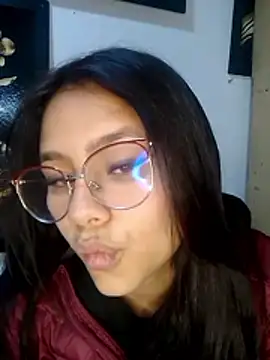 Snapshot of SofieLove_01 chatting on 28, 11, 2025 SofieLove 01 online show from 28, 11, 2025