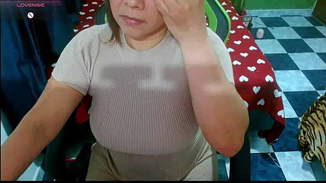 Snapshot of hiilarybrown chatting on 30, 5, 2026 hiilarybrown online show from 30, 5, 2026