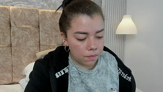 Snapshot of leilapons chatting on 10, 10, 2025 leilapons online show from 10, 10, 2025