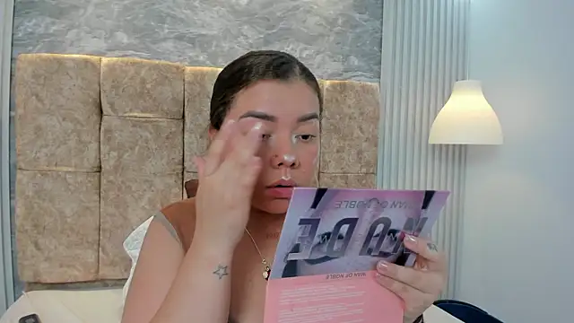 Snapshot of leilapons chatting on 6, 11, 2025 leilapons online show from 6, 11, 2025