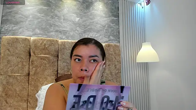 Snapshot of leilapons chatting on 1, 11, 2025 leilapons online show from 1, 11, 2025