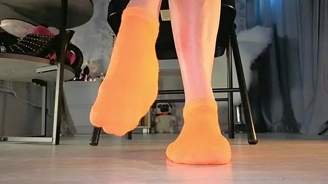 Feet Heelss online show from 17, 10, 2025