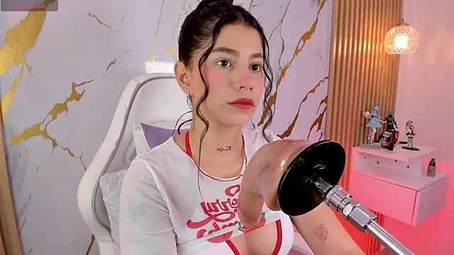 alissaowens  online show from 12, 11, 2025