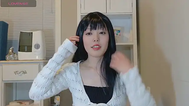 Nana with online show from 25, 10, 2025