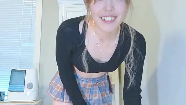 Nana with online show from 21, 12, 2025