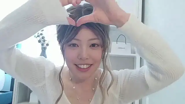 Nana with online show from 23, 4, 2026