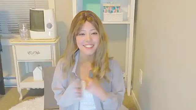 Nana with online show from 13, 11, 2025