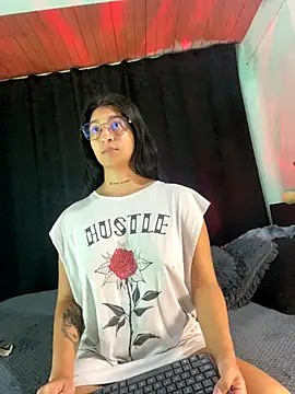 EVAH LEE  online show from 23, 10, 2025