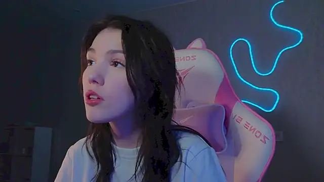 Snapshot of Sophie_SkyAngel chatting on 5, 12, 2025 Sophie SkyAngel online show from 5, 12, 2025