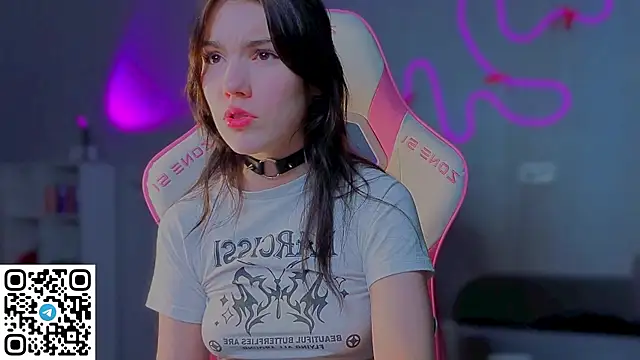 Snapshot of Sophie_SkyAngel chatting on 5, 3, 2026 Sophie SkyAngel online show from 5, 3, 2026