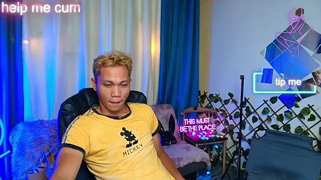 Snapshot of princenavheen chatting on 4, 5, 2026 princenavheen online show from 4, 5, 2026