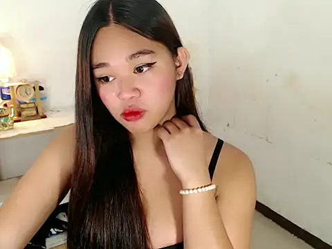 Malia cummer online show from 9, 11, 2025