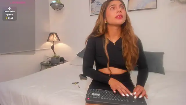 Snapshot of MiaCoopper chatting on 9, 10, 2025 MiaCoopper online show from 9, 10, 2025