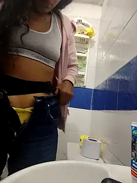 Snapshot of Amber-Sweett chatting on 29, 10, 2025 Amber-Sweett online show from 29, 10, 2025