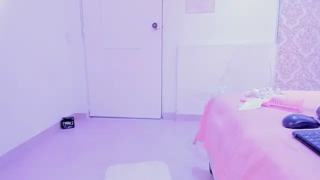 Snapshot of Amber-Sweett chatting on 12, 11, 2025 Amber-Sweett online show from 12, 11, 2025