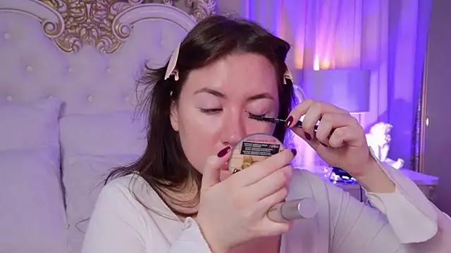 MeganStrain online show from 4, 12, 2025