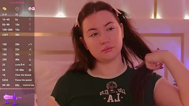 MeganStrain online show from 25, 11, 2025