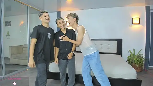 Bisexlifehot   online show from 28, 11, 2025