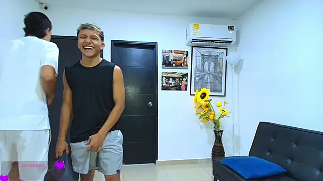 Bisexlifehot   online show from 10, 4, 2026