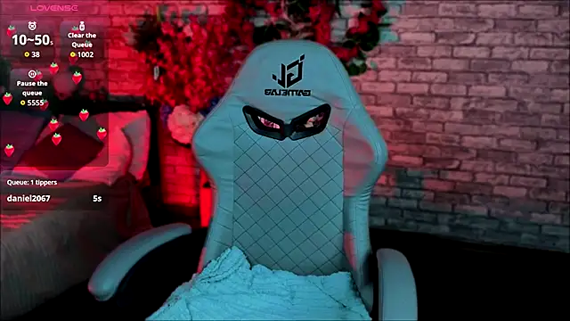 Snapshot of Mira_Fyre chatting on 13, 10, 2025 Mira Fyre online show from 13, 10, 2025