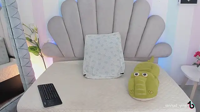 Amy Bunnie 18 online show from 24, 6, 2026
