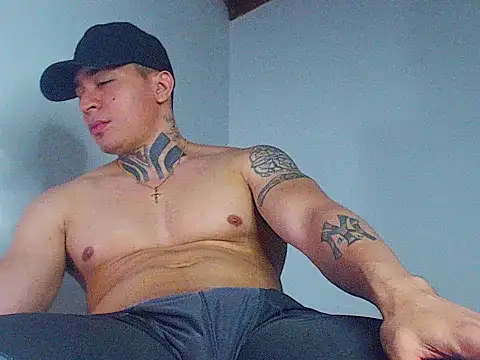 Snapshot of cristopher_22cm chatting on 2, 6, 2026 cristopher 22cm online show from 2, 6, 2026