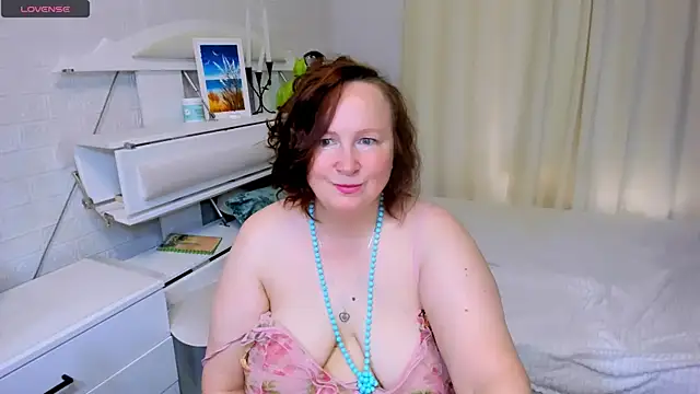 Snapshot of WifeyXRated chatting on 15, 5, 2026 WifeyXRated online show from 15, 5, 2026