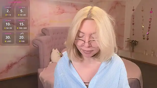 Snapshot of Wendy_Waves chatting on 23, 11, 2025 Wendy Waves online show from 23, 11, 2025