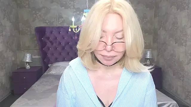 Snapshot of Wendy_Waves chatting on 9, 11, 2025 Wendy Waves online show from 9, 11, 2025