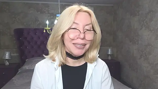 Snapshot of Wendy_Waves chatting on 16, 11, 2025 Wendy Waves online show from 16, 11, 2025