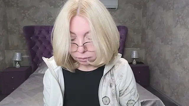 Snapshot of Wendy_Waves chatting on 24, 3, 2026 Wendy Waves online show from 24, 3, 2026