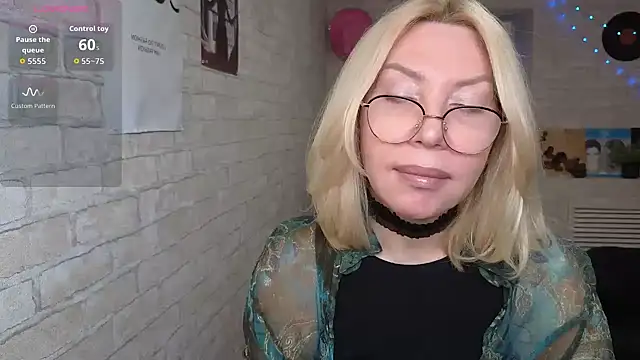 Snapshot of Wendy_Waves chatting on 27, 11, 2025 Wendy Waves online show from 27, 11, 2025