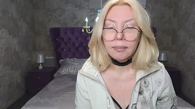 Snapshot of Wendy_Waves chatting on 4, 12, 2025 Wendy Waves online show from 4, 12, 2025