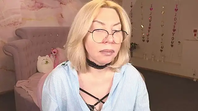 Snapshot of Wendy_Waves chatting on 21, 10, 2025 Wendy Waves online show from 21, 10, 2025