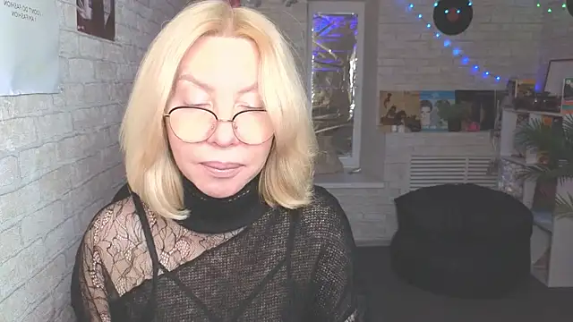 Snapshot of Wendy_Waves chatting on 16, 10, 2025 Wendy Waves online show from 16, 10, 2025