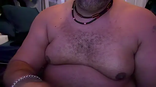 Snapshot of TheGreenEyedBear chatting on 10, 6, 2026 TheGreenEyedBear online show from 10, 6, 2026