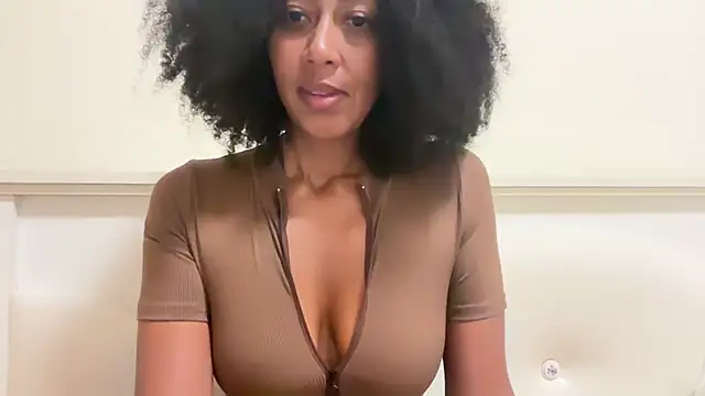 Snapshot of Vaylisse chatting on 2, 11, 2025 Vaylisse online show from 2, 11, 2025